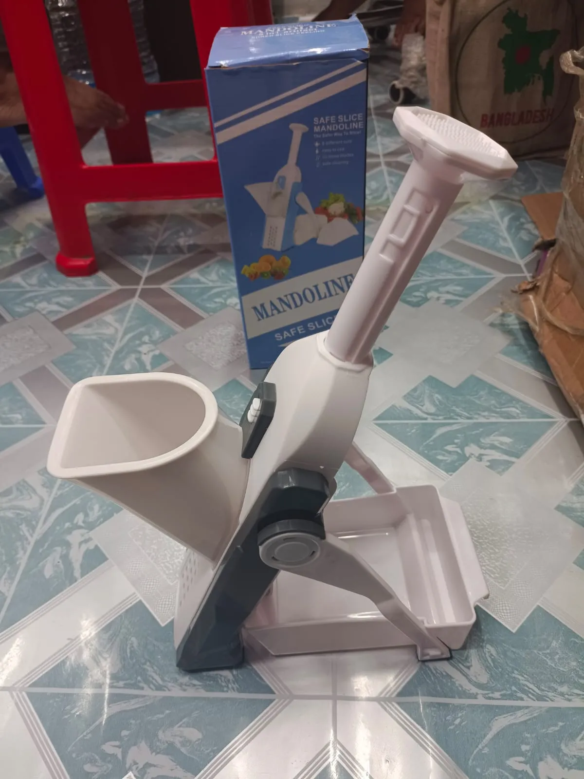 Mandoline vegetable cutter and slicer