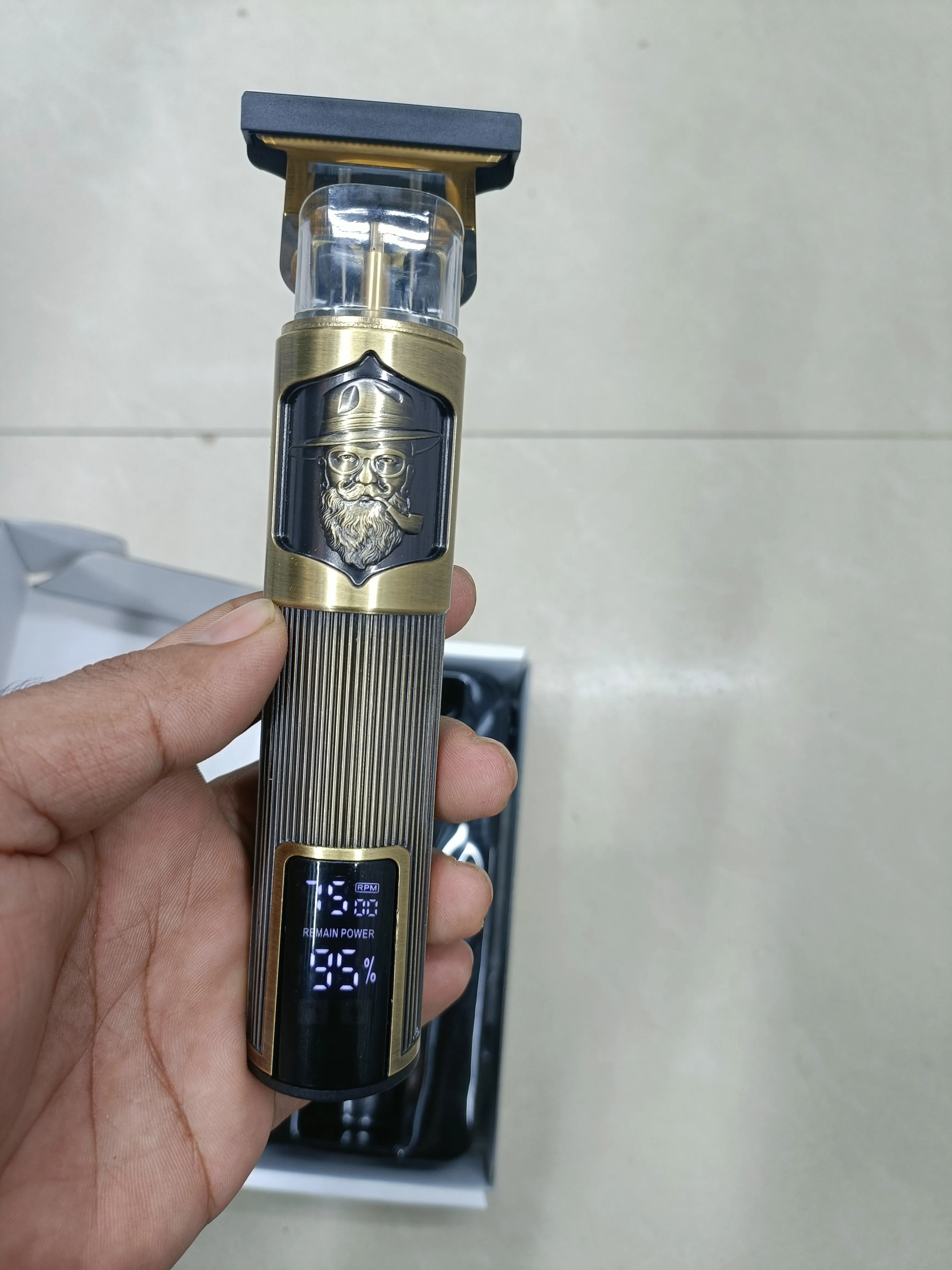 T 12 Hair trimmer rechargeable high quality with digital display)